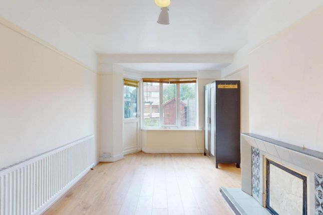 110, Carr Road, Northolt photo 4