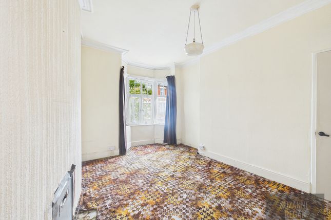 4 Sir Thomas Whites Road, Coventry photo 4