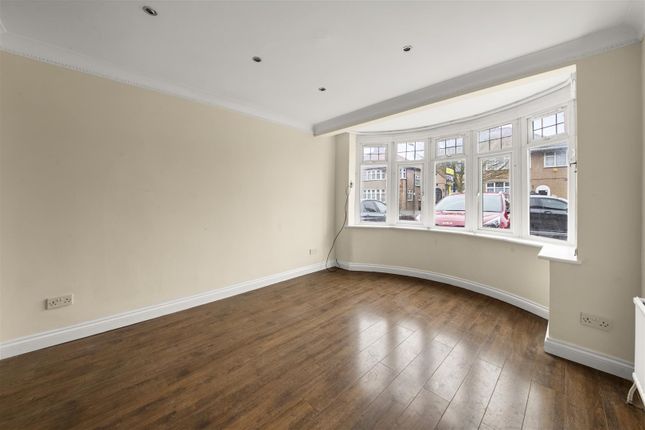 271, Carr Road, Northolt photo 3