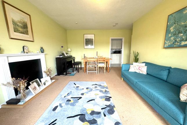 Flat 12 Winter Lodge, 1 Fern Walk, London photo 3