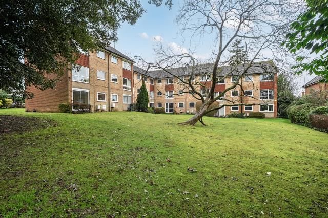 2-bed flat on 6, Fernley Court, Maidenhead, £280,000