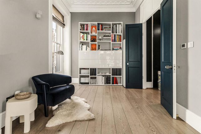Flat B, 6, Linden Gardens, London photo 3