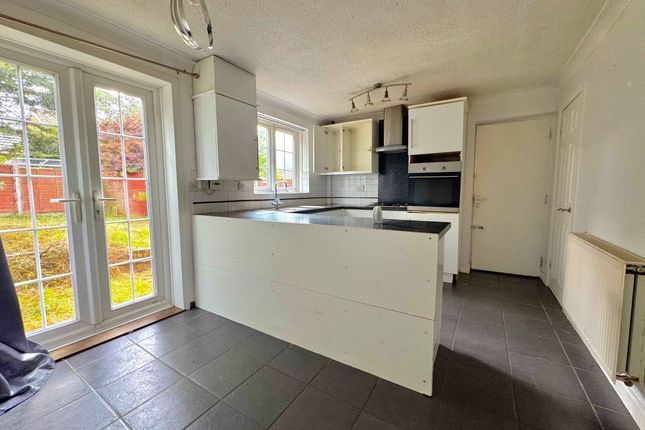 4, Dovedale, Lowestoft photo 3