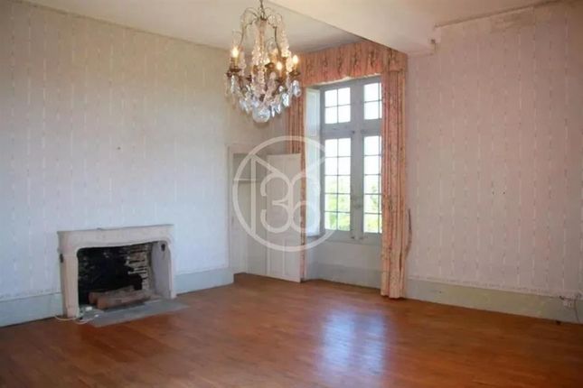 Property for sale in Saint-Amand-Montrond, 18600, France, Centre, Saint-Amand-Montrond, 18600, France