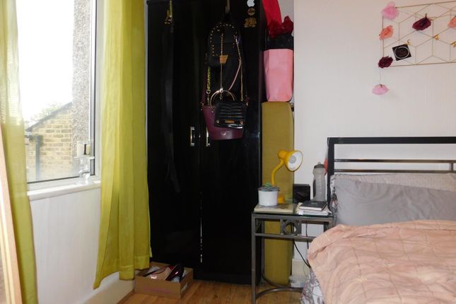 Room 4 49, Grove Green Road, London photo 3
