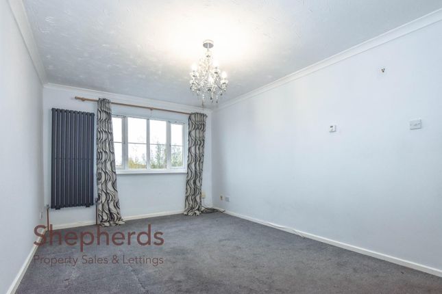 54 Charles House, Village Close, Hoddesdon photo 3