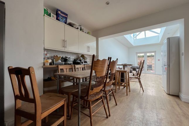 17, Ruthin Gardens, Cardiff photo 4