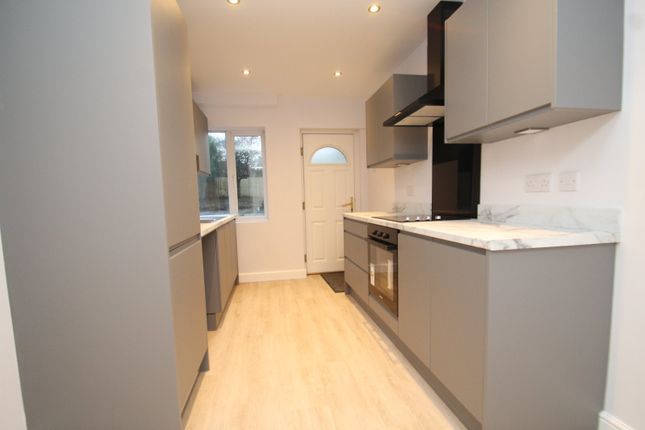 35, Miles Hill Crescent, West Yorkshire photo 5