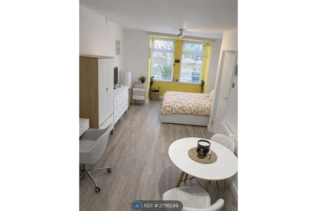 Studio flat on Trenance Road, Newquay, £900/mo