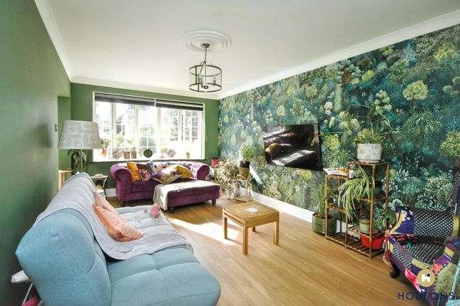 11, Carlton Croft, Wakefield photo 2