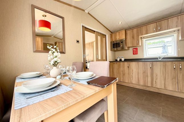 33, Fairway Holiday park, Sandown photo 4