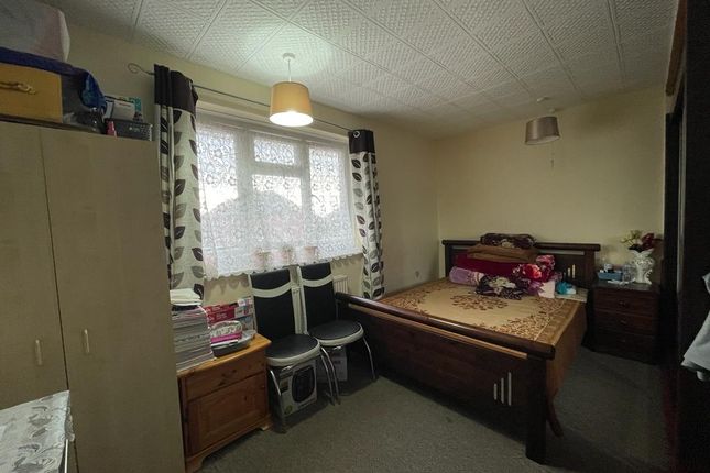 Flat for sale in Sussex Road, London