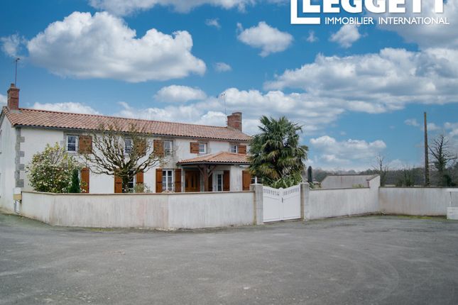 Thumbnail Villa for sale in Neuvy-Bouin, Deux-Sèvres, Nouvelle-Aquitaine