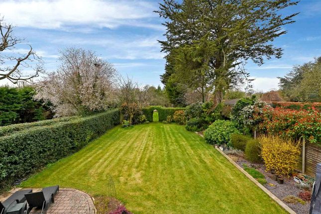 17, Slough Road, Datchet photo 2