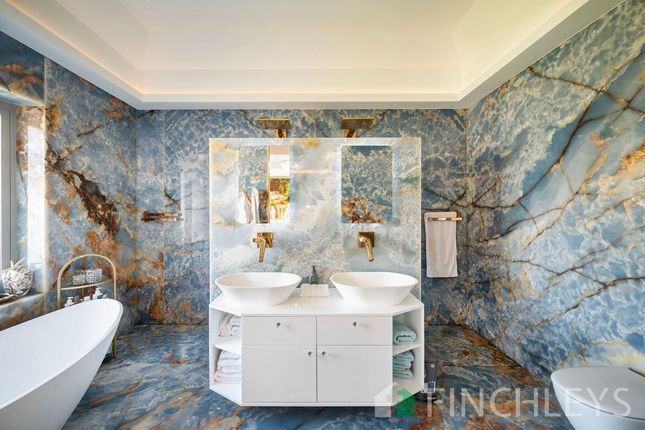 6 Elmwood Crescent, London photo 4