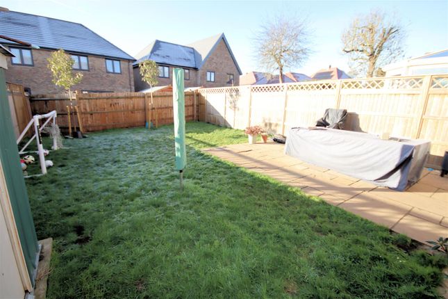 67, Russell Road, Toddington photo 4