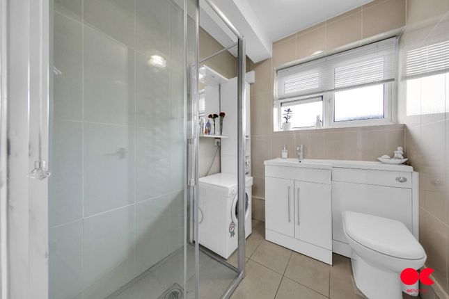 59, Bell Avenue, Romford photo 3