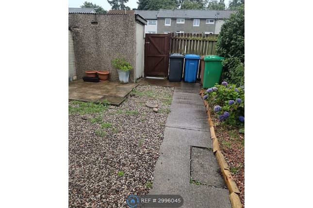 Muirfield Drive, Glenrothes photo 3