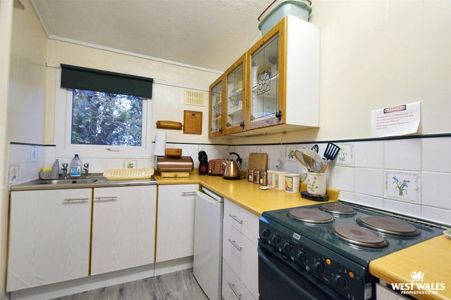 56, Penlan Holiday Lodge, Penlan Holiday Park, Cenarth Newcastle Emlyn photo 5