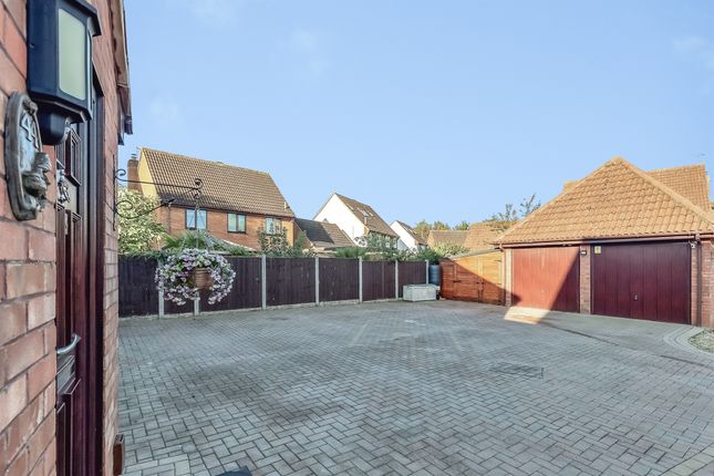44, Canonsfield, Peterborough photo 2