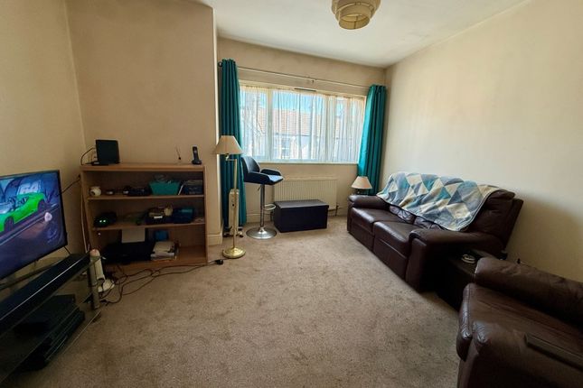 132 Rainham Road, Gillingham photo 2