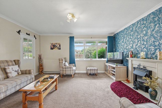 7 Meadow Close, Southampton photo 4