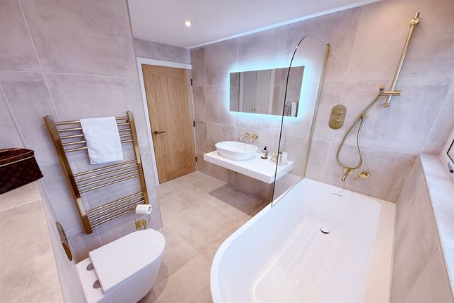 4 Ack Lane West, Cheadle photo 3