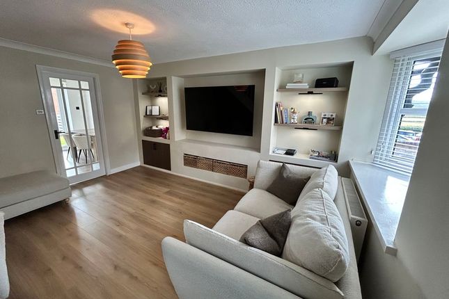 2, Conolly Close, Llandudno photo 2