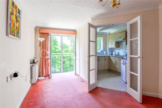 39, Aire Valley Court, Bingley photo 4