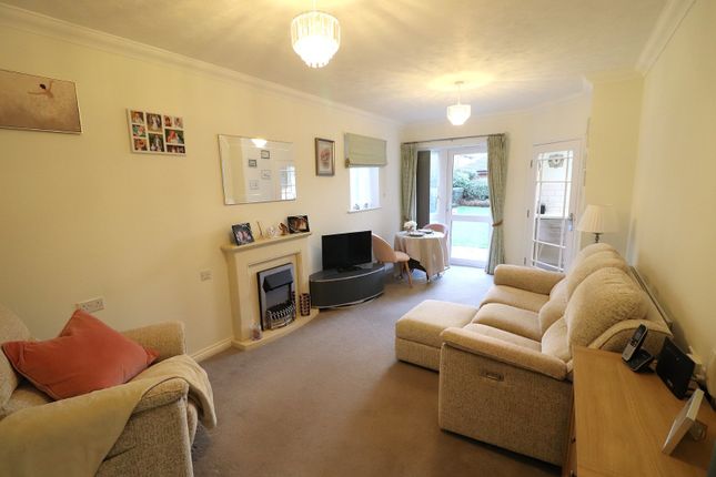 Flat 2, Astonia Lodge,, Pound Avenue, Hertfordshire photo 2
