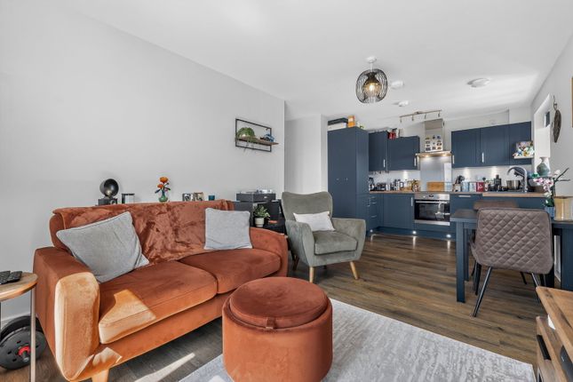 Flat 4, 75, Fisherwood Road, Wixams photo 4