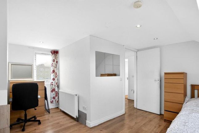 7, George Crescent, London photo 2