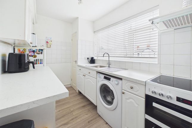 4, The Cedars, Hucclecote Road, Gloucester photo 3