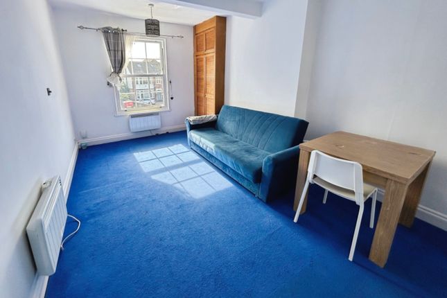 Flat 4, 1, Sussex Place, Slough photo 3