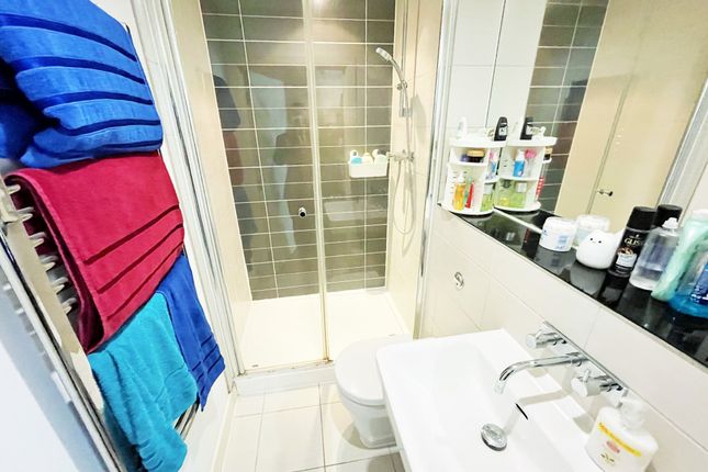 233, Heron House, Reading photo 4