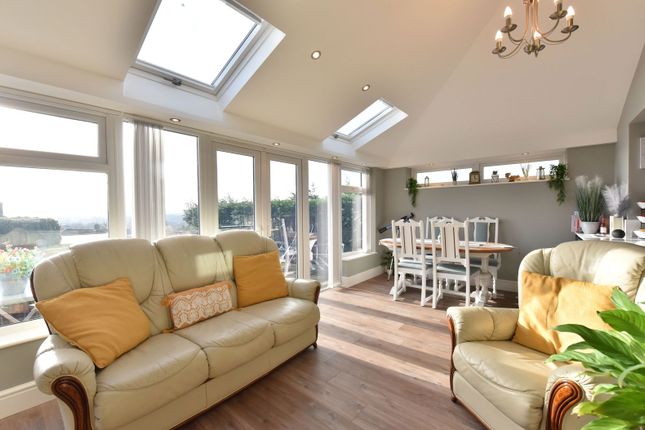 2, Dewsbury Close, Stourbridge photo 2