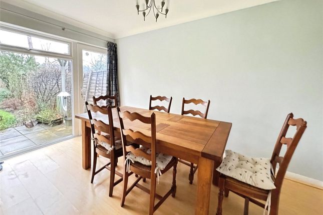 45, Heathpark Drive, Surrey photo 4