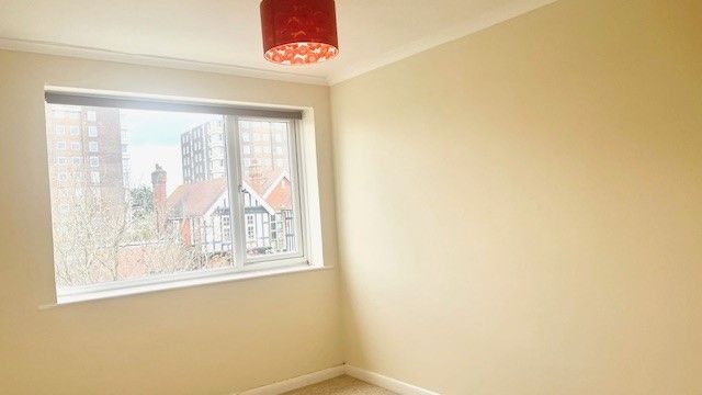 Flat to rent in Bath Road, Worthing