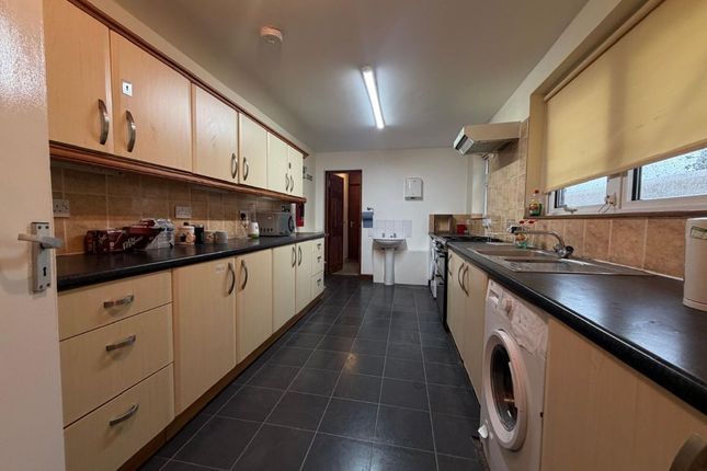 Room 4, 34 Balmoral Road, Gillingham photo 3