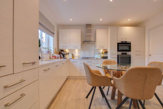 21 Judge Drive, Basildon photo 2