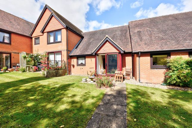 Thumbnail Bungalow for sale in Victoria Court, Henley On Thames