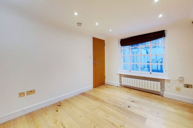 Flat to rent in Leighton Road, London