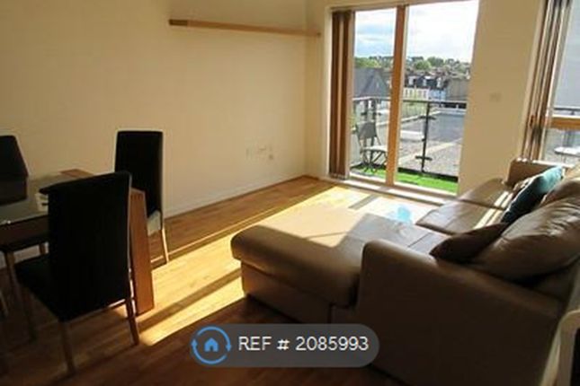 Flat, Lawrie House Durnsford Road, London photo 2