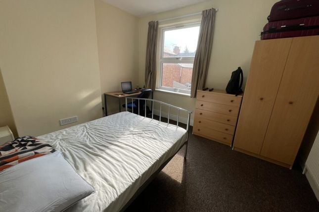 Terraced house to rent in Beaconsfield Road, Leicester