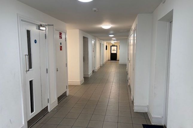 Flat 9, Blake House, Bishops Road, Slough photo 2