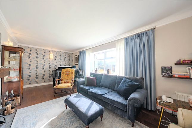 19, Shadwell Park Avenue, West Yorkshire photo 3