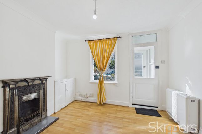 16 Whitfeld Road, Ashford photo 2