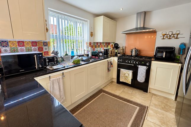 10, Shannon Way, Evesham photo 2
