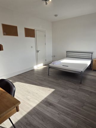 Room 4, 25 Bay Street, Bay Street, Swansea photo 4