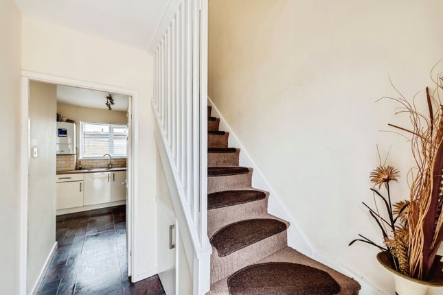 64, Banwell Avenue, Wiltshire photo 3